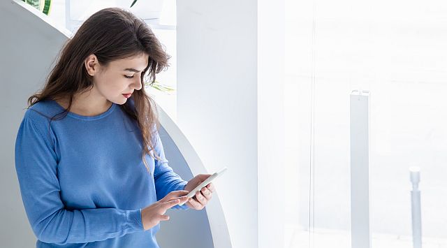 スマホに依存する　スピに依存する